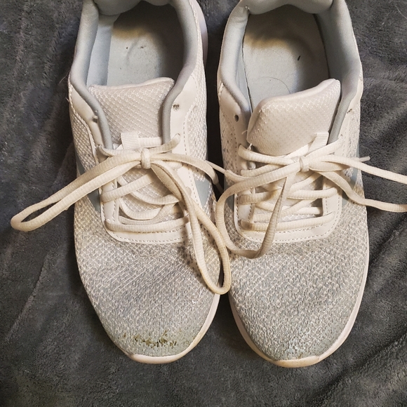 Not known Shoes - Tennis Shoes